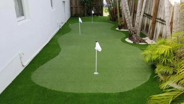 Artificial grass putting green backyard Miami