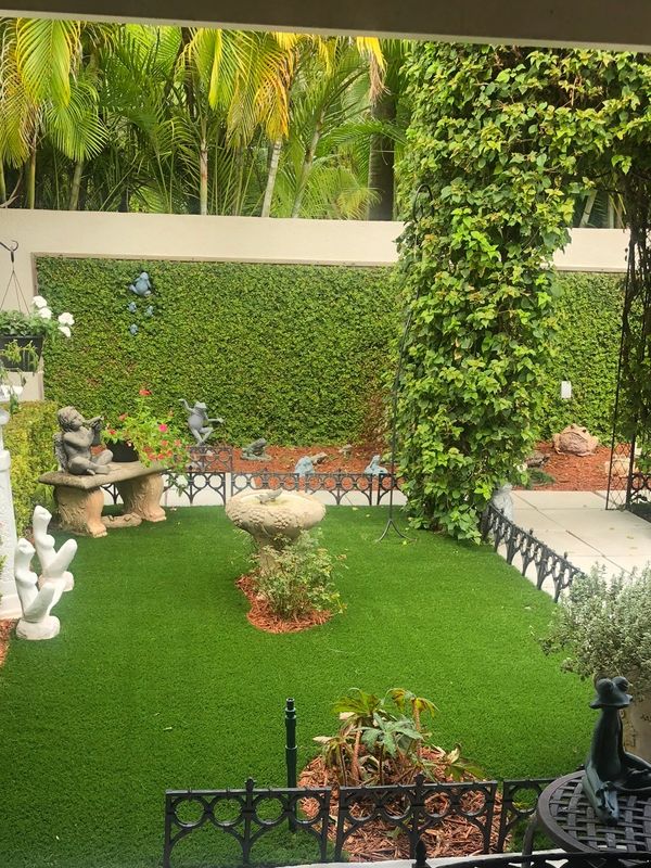 Artificial boxwood ivy wall