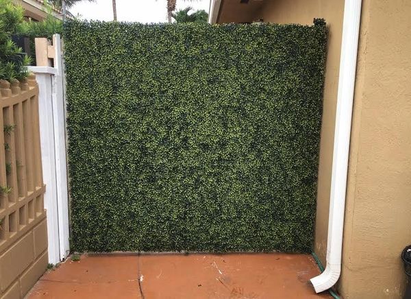 Artificial boxwood ivy gate door