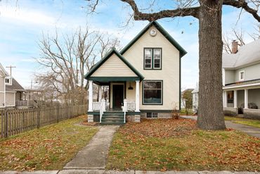 Downtown Traverse City home originally owned by Orson Peck a famous area photographer. Happy clients