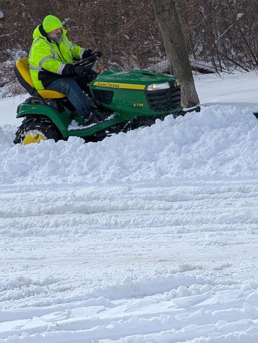 John Deere X738 with snow plow
winter 03/16/26 Wisconsin