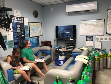 Key Largo scuba diving. Key Largo PADI Discover Scuba Diving. Try Scuba diving in Key Largo