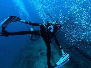 USS Spiegel wreck during a guided scuba diving tour with PADI Advanced Open Water scuba divers
