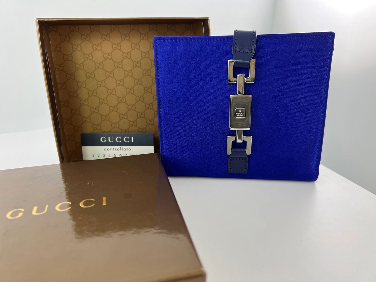 Gucci wallet..Gorgeous nylon and leather rare color..