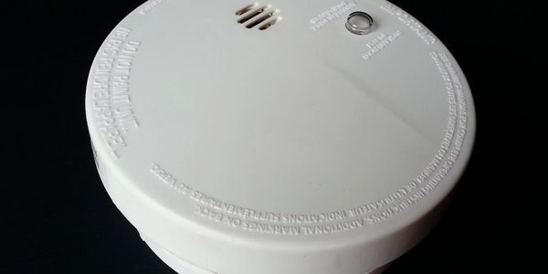 Picture of a White Smoke Detector 