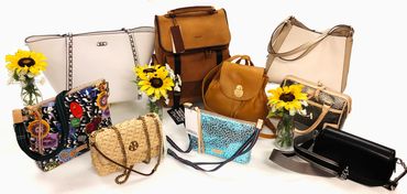 Leather Backpack
Raffia Purse
Michael Kors White
Consuela Bag Artsy
Kate Spade
Michael Kors Black
Co