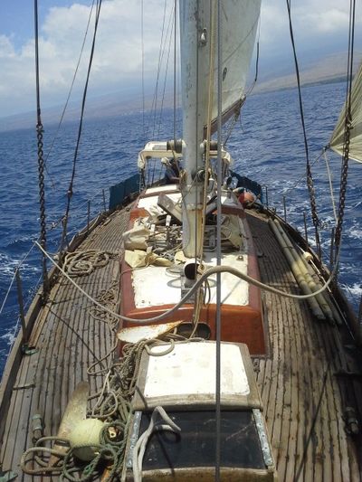 Hikaroa sailing South along the Kohala coast.