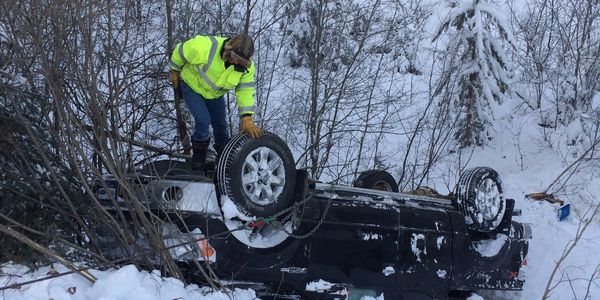 Hooking up to do a recovery in a deep gully.