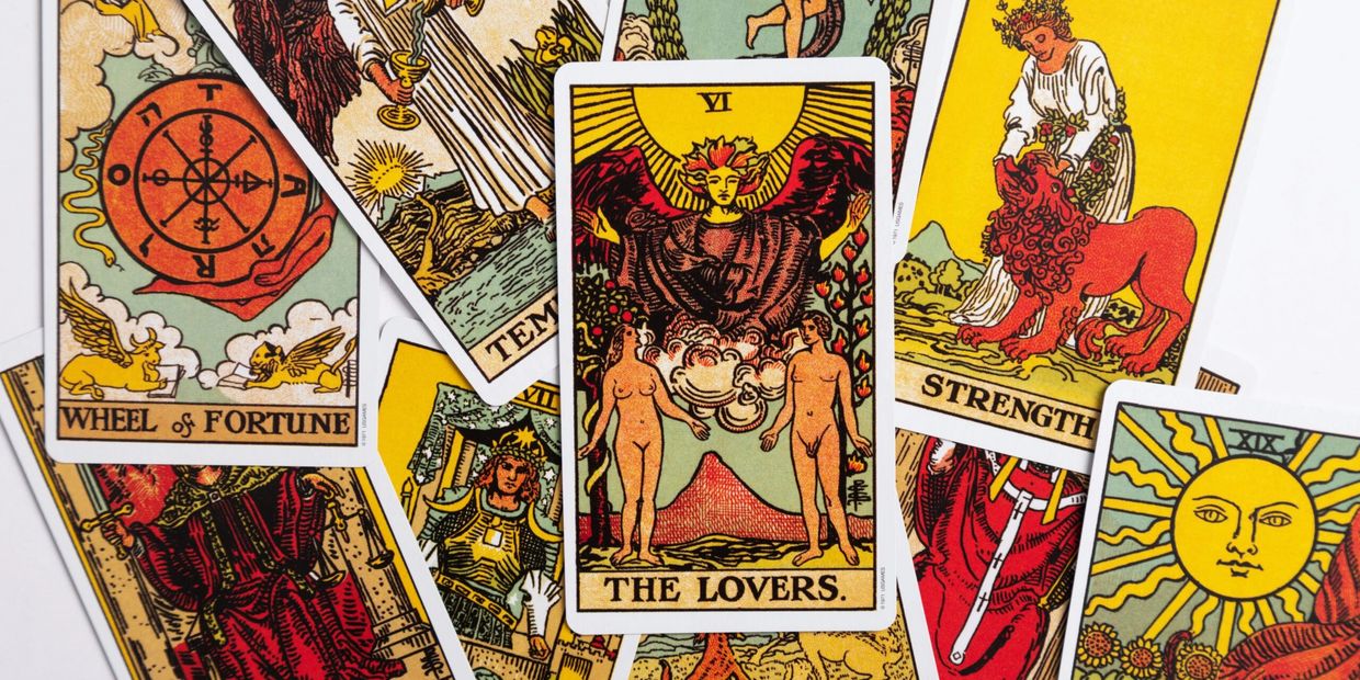 10 Tarot cards on a table.