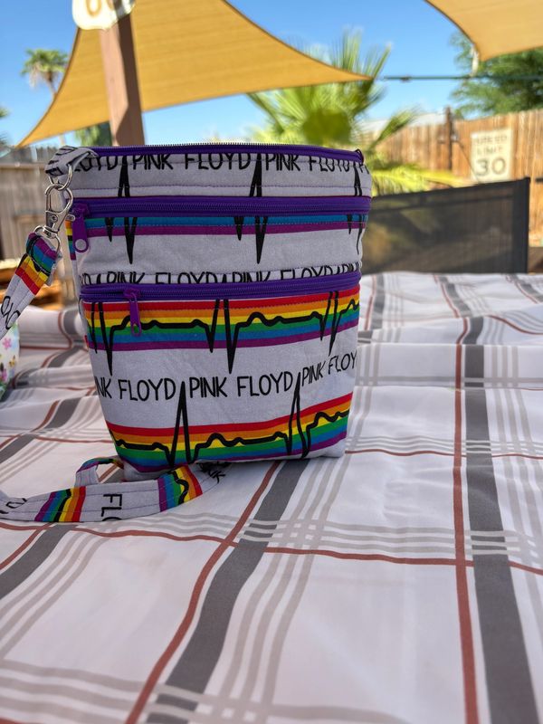 Bag featuring Pink Floyd and rainbow design.