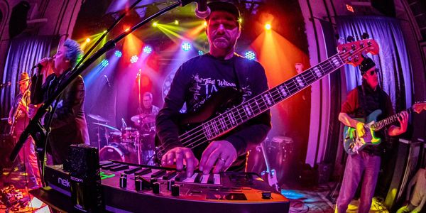 keybass, electric bass, live performance