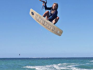 Kitesurfing freestyle, trick Indy 313, rider Sanchezonboard