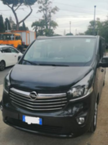 Minivan Opel Vivaro until 8 place to seat for a family and tanque with enougn space for bags