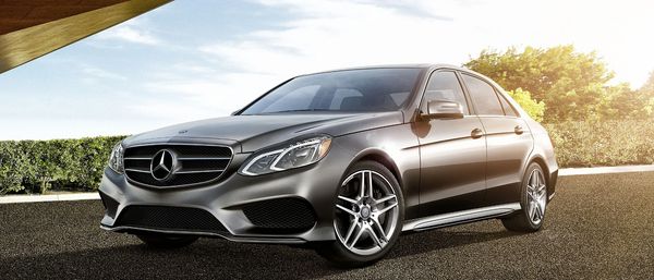 HIRE A CHAUFFEUR-DRIVEN
EXECUTIVE SEDAN IN PARIS