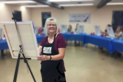 Artist Karalee teaching a class.