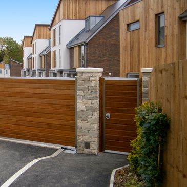 Side access timber garden gate.