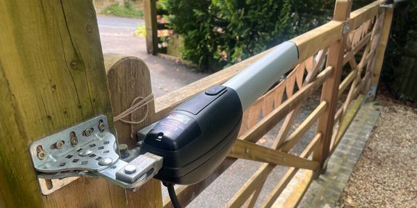 Electric gate motors and automation kits. Electric gates near me in Gloucestershire, Bristol