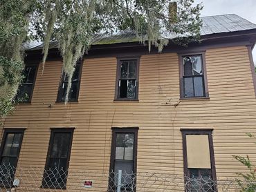 8 units, needs total renovation.