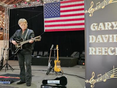 Gary David Reece performs live at Flamingo Isle and Fleamasters in Florida.