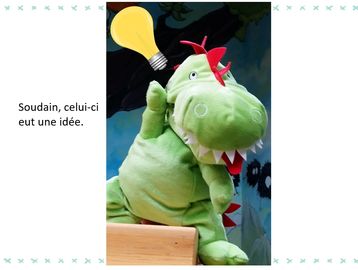 Dinosaure en peluche avec une ampoule symbolisant une idée.