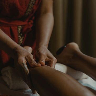 My therapeutic session begins with a simple foot wash, then I dry your feet and apply an organic exf