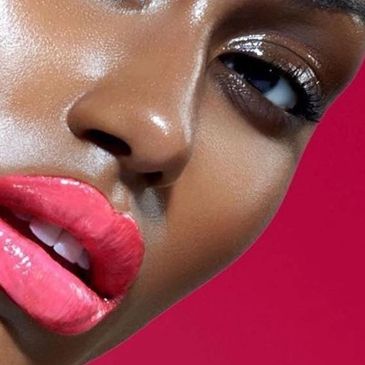 <img alt>woman with pink lips