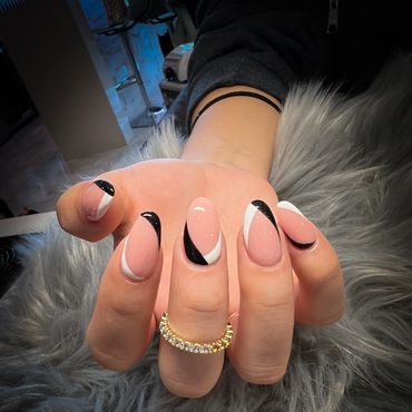 Full Set Acrylic 
Almond Shape 
Medium Length
Nail Art 
Nail Design