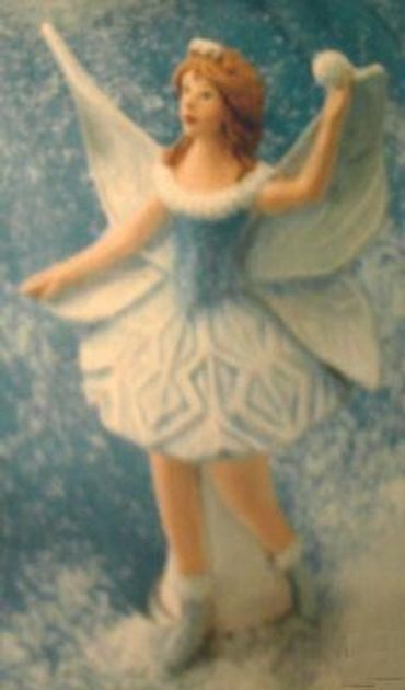 Snow Flurries Fairy
with Snowball
This is about 7" T