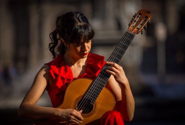 directora, maestra, guitarrista y concertista de la academia de guitarra
