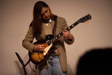 alumna de guitarra eléctrica