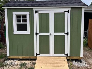 Built in Conroe, Tx (77306), this basic shed is perfect to store your Christmas boxes. This comes w
