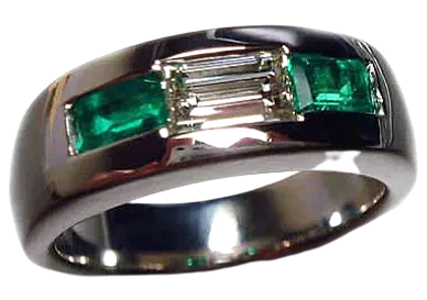 An 18kt White Gold Ring
set with Emeralds
& a Diamond