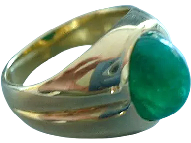 18kt Yellow Gold RIng
set with an Emerald Cabochon