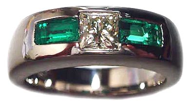 An 18kt White Gold Ring
set with Emeralds 
& a  Diamond