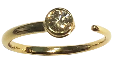 An 18kt Yellow Gold Ring
set with a Diamond