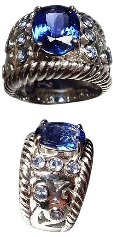 An 18kt White Gold Ring
set with Blue Sapphires
