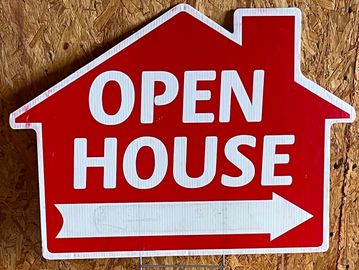 Red open house sign shaped like a house with arrow pointing right.