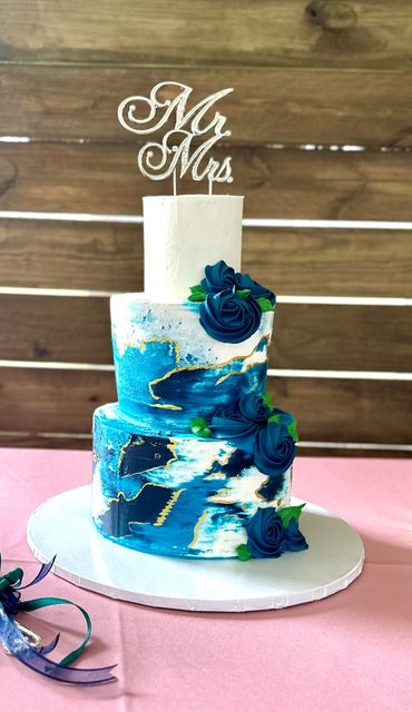rustic wedding cake, navy and gold cake, no fondant cake