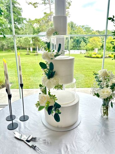 5 tier cake, floating tiers, flowers on cake, wedding cake