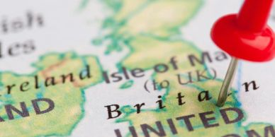 Red pin marking United Kingdom on map.
