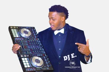 DJs, photo booths, staging, lighting, string ensembles and more.
516.224.3398