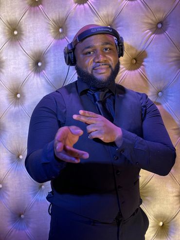 DJs, photo booths, staging, lighting, string ensembles and more.
516.224.3398