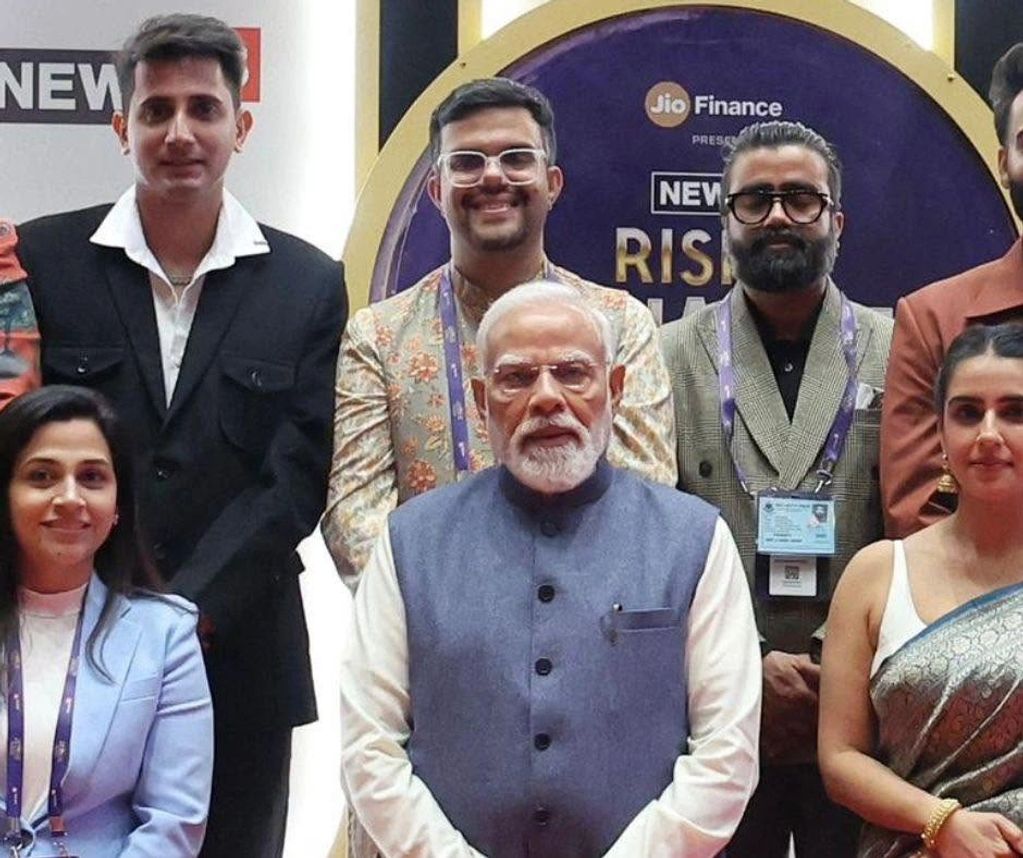 Vaibhav Pande with the Honourable Prime Minister again! His aura is magnificent!