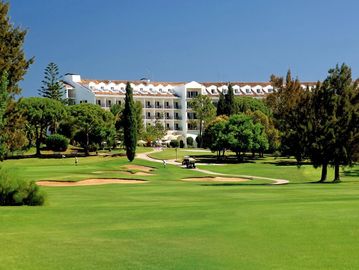 Golf holidays in the Algarve. Golf resort. Golf courses.