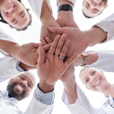 Colaboración interdisciplinaria para generar soluciones innovadoras en salud.