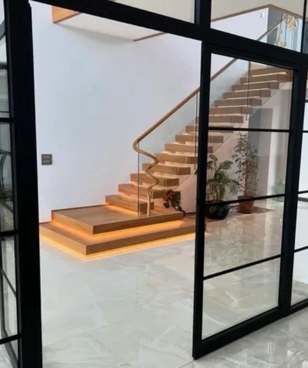 Cantilevered Staircases