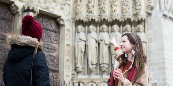 Emma Tour Guide for Treasure hunts in Paris