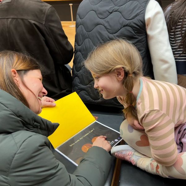 an 8 year old girl tour in the Louvre with a  kid-friendly guide