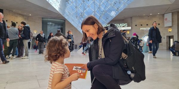 Mel highly qualified tour guide for Louvre family tour