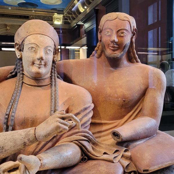 face of the sarcophagus of spouses in the Louvre